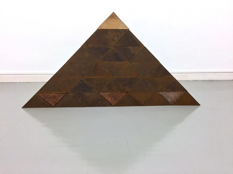 Sobre Triángulos, 1991