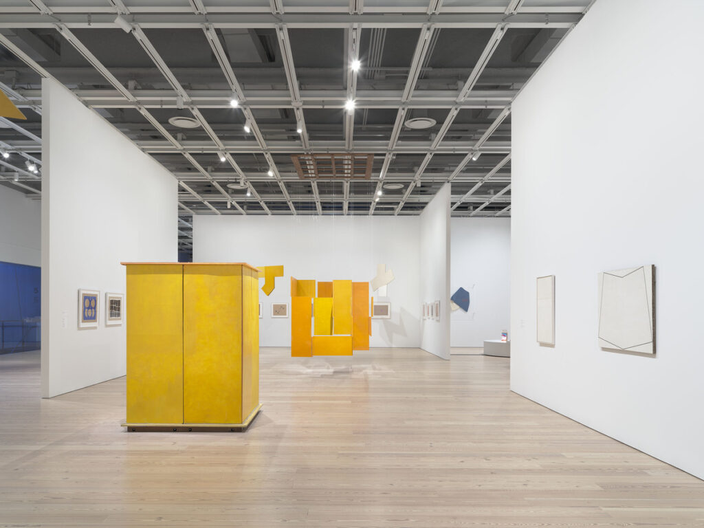 Vista de la exposición de Hélio Oiticica en el Whitney Museum of American Art